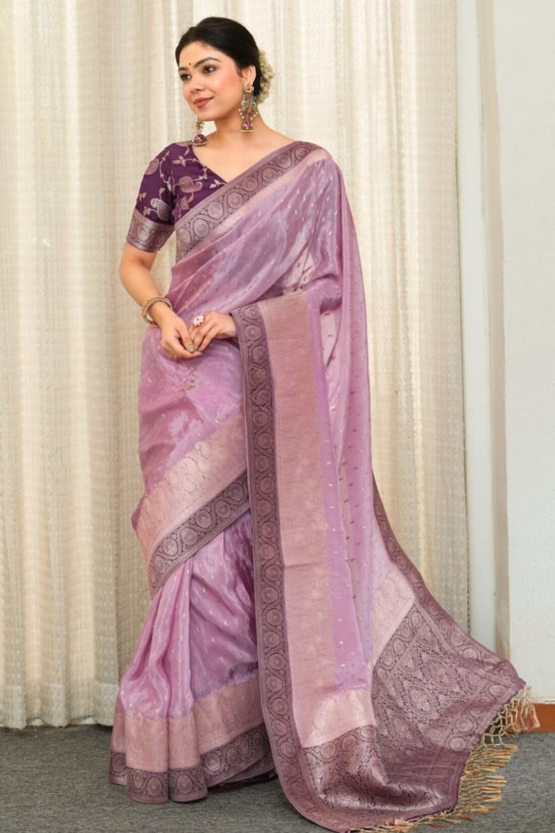 Dazzling Lavender Soft Silk Saree With Sumptuous Blouse Piece