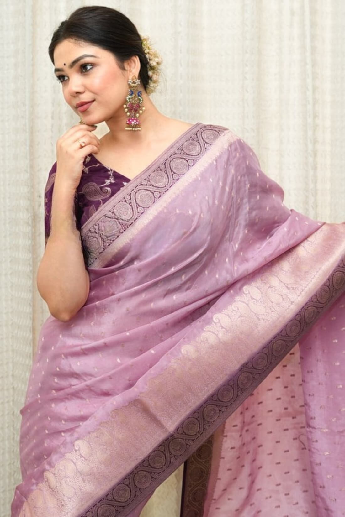 Dazzling Lavender Soft Silk Saree With Sumptuous Blouse Piece