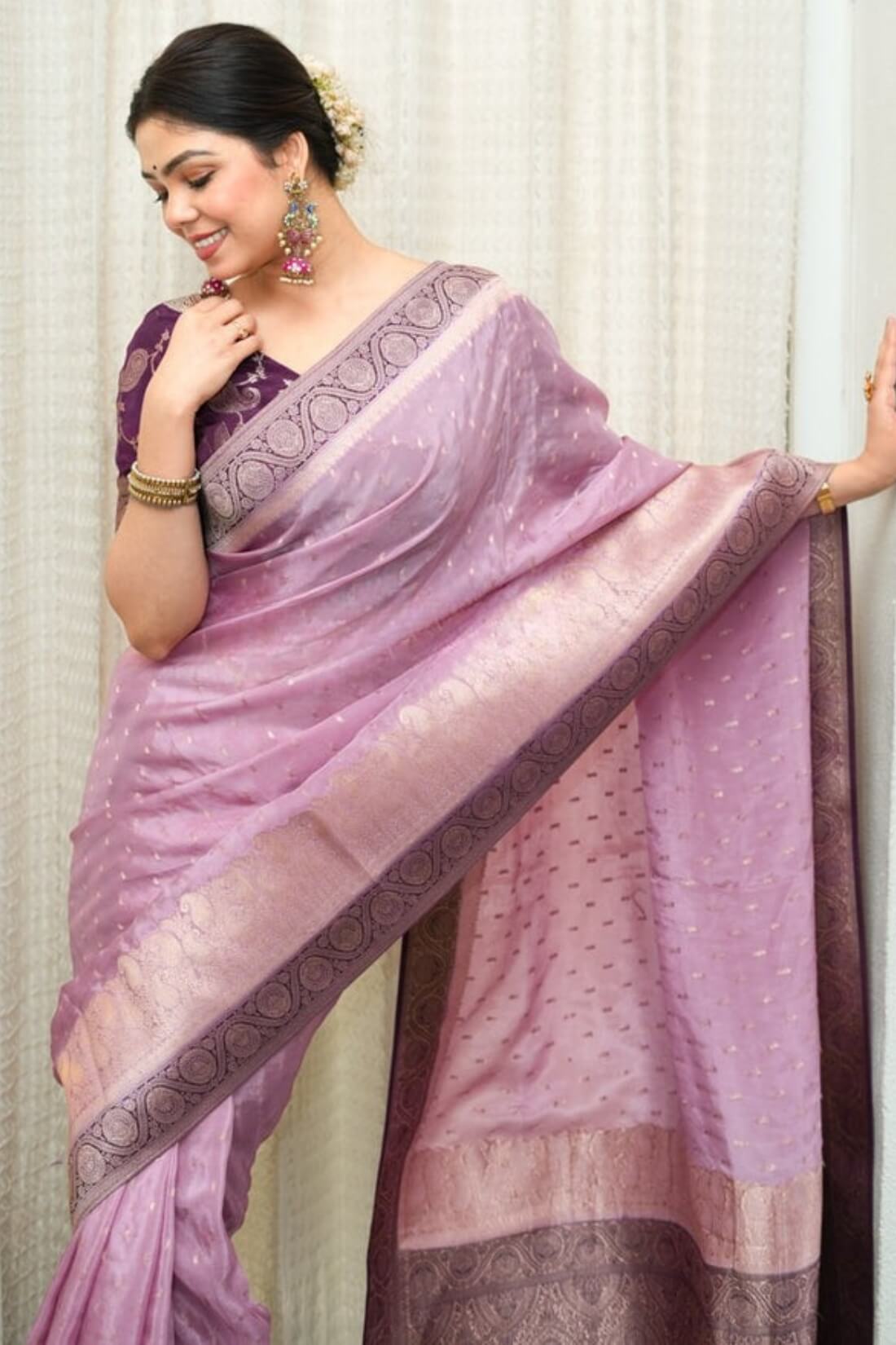 Dazzling Lavender Soft Silk Saree With Sumptuous Blouse Piece