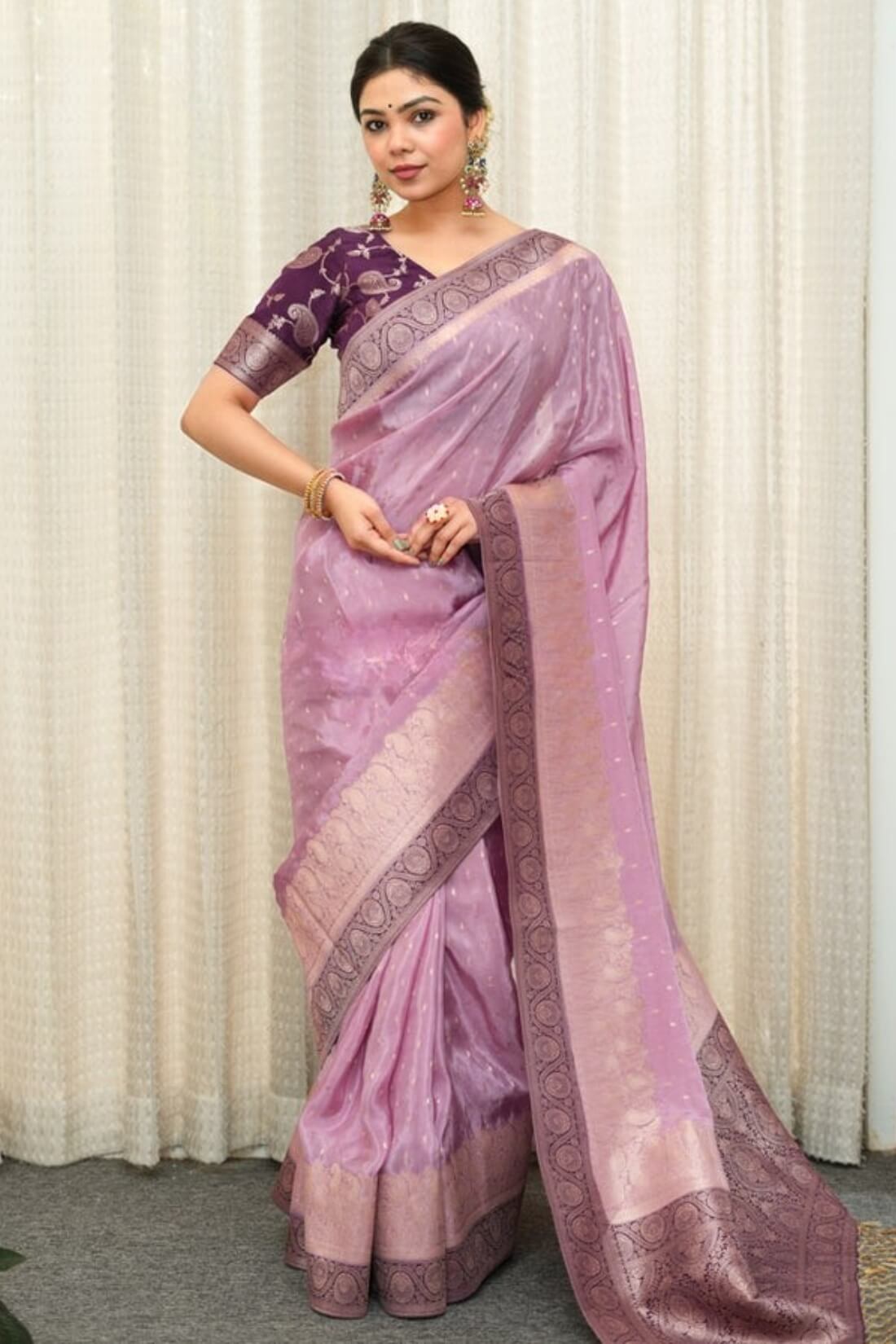 Dazzling Lavender Soft Silk Saree With Sumptuous Blouse Piece