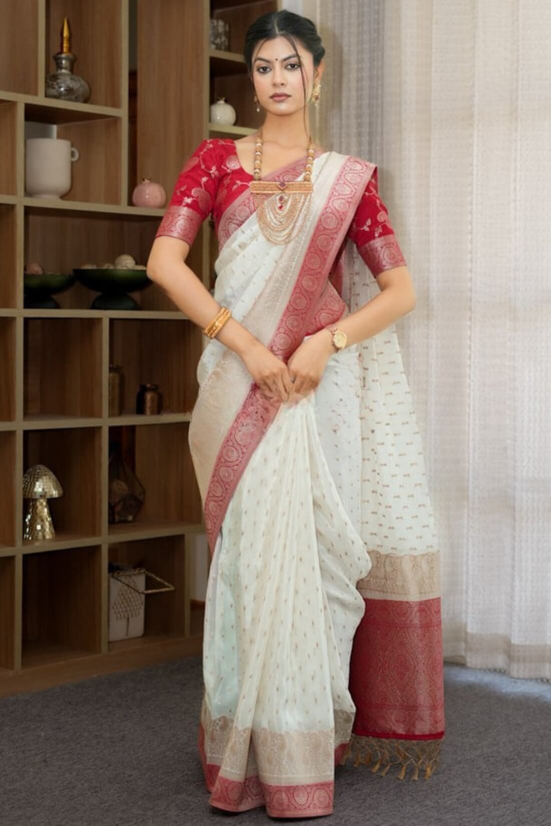Charming Off White Soft Silk Saree With Refreshing Blouse Piece