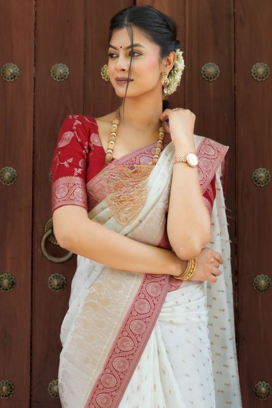 Charming Off White Soft Silk Saree With Refreshing Blouse Piece