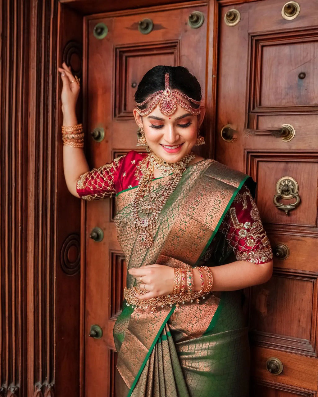 Desuetude Dark Green Soft Silk Saree With Designer Blouse Piece