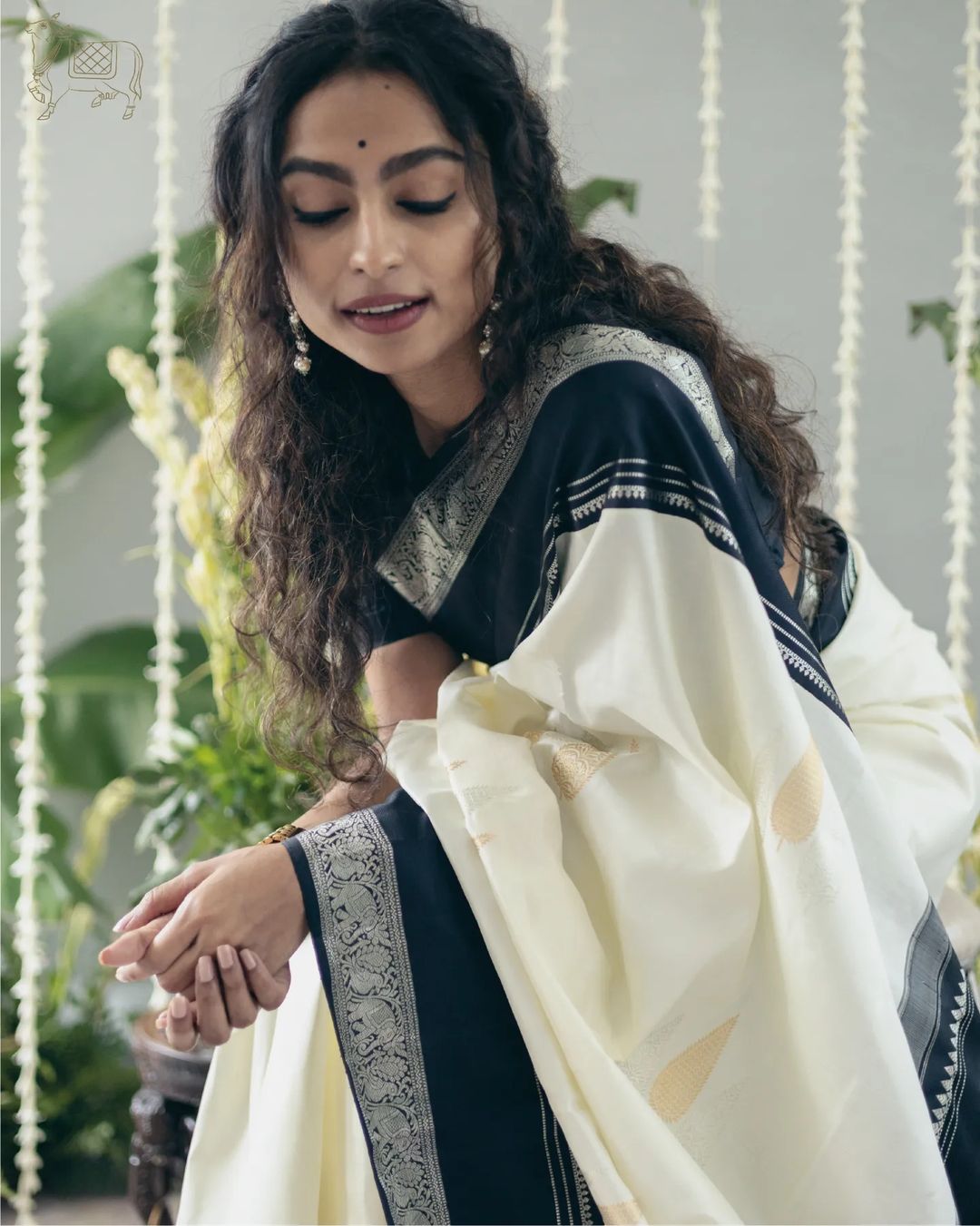 Splendorous Off White Soft Silk Saree With Sophisticated Blouse Piece