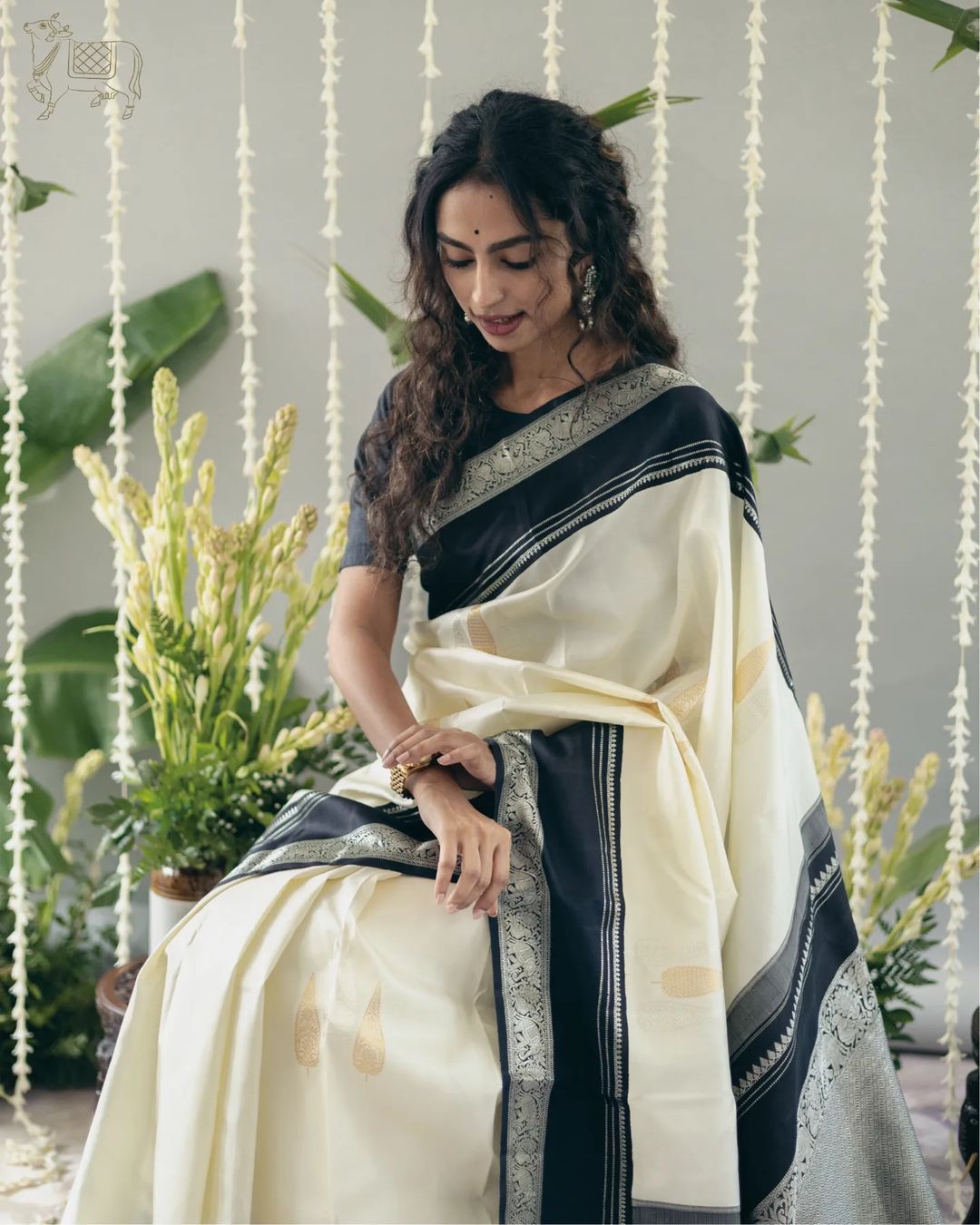 Splendorous Off White Soft Silk Saree With Sophisticated Blouse Piece