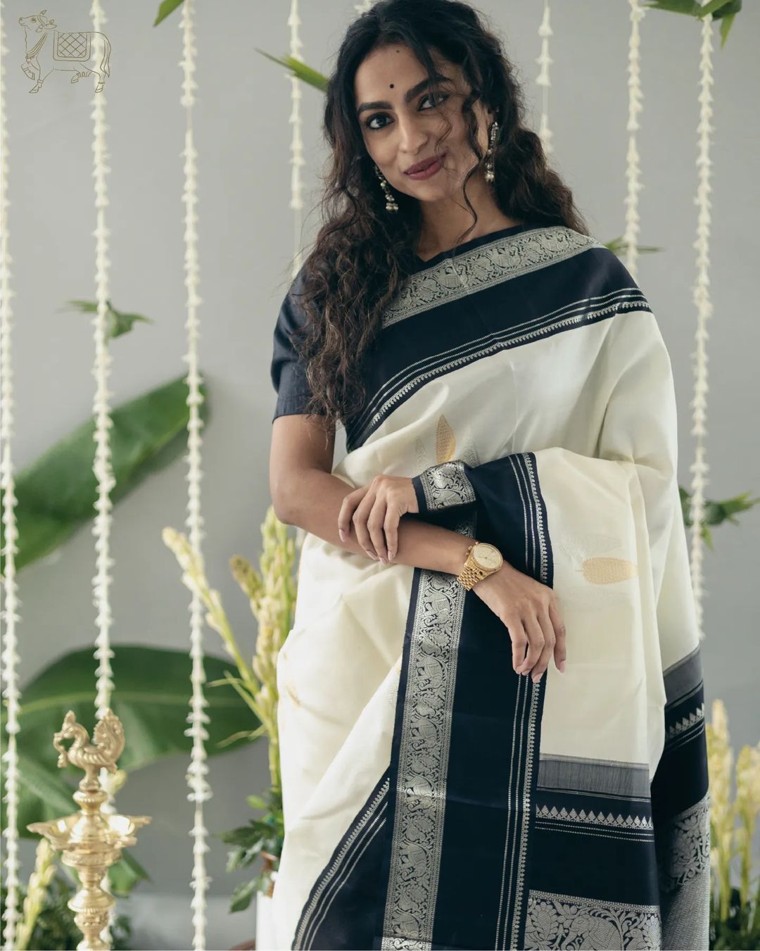 Splendorous Off White Soft Silk Saree With Sophisticated Blouse Piece