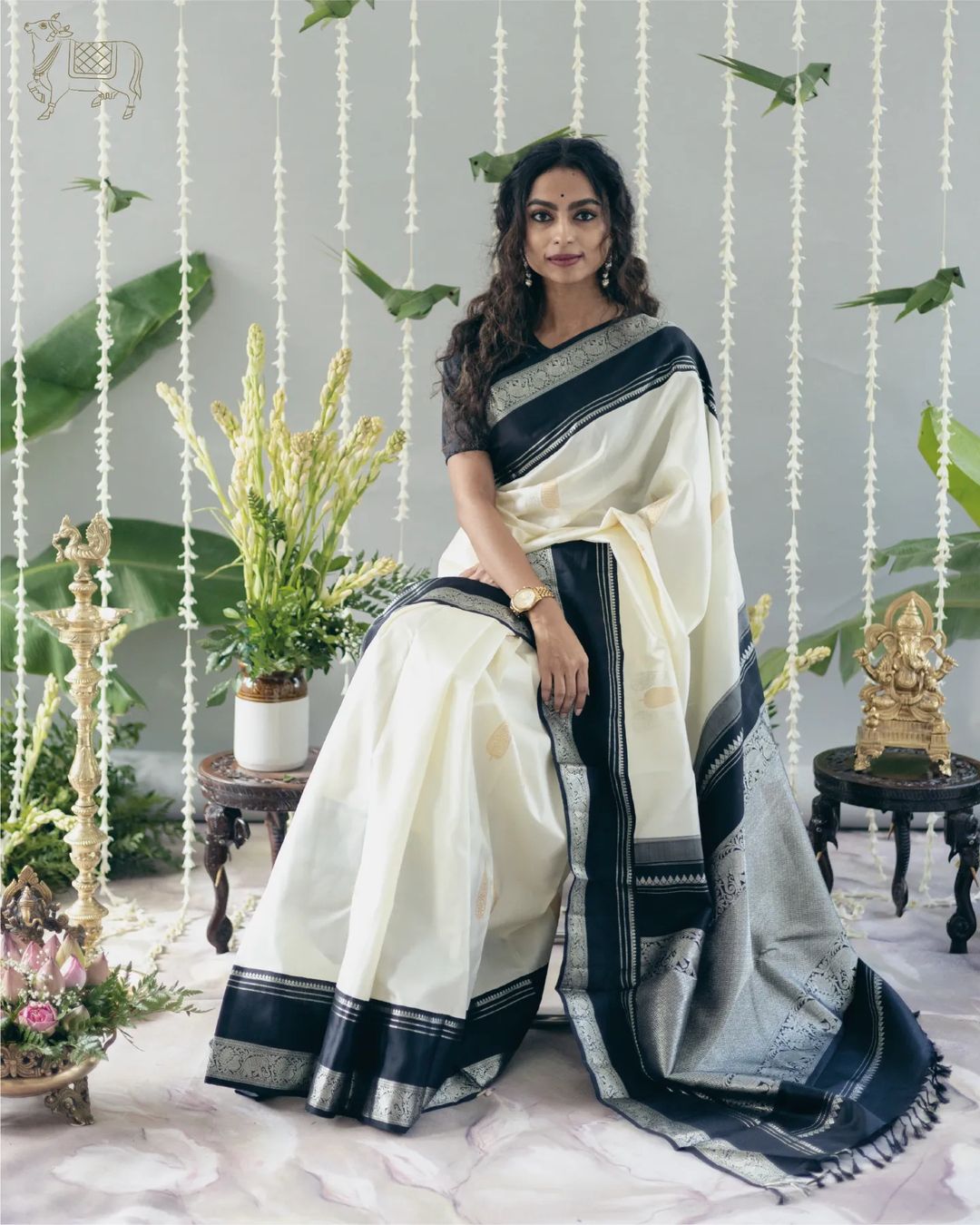 Splendorous Off White Soft Silk Saree With Sophisticated Blouse Piece