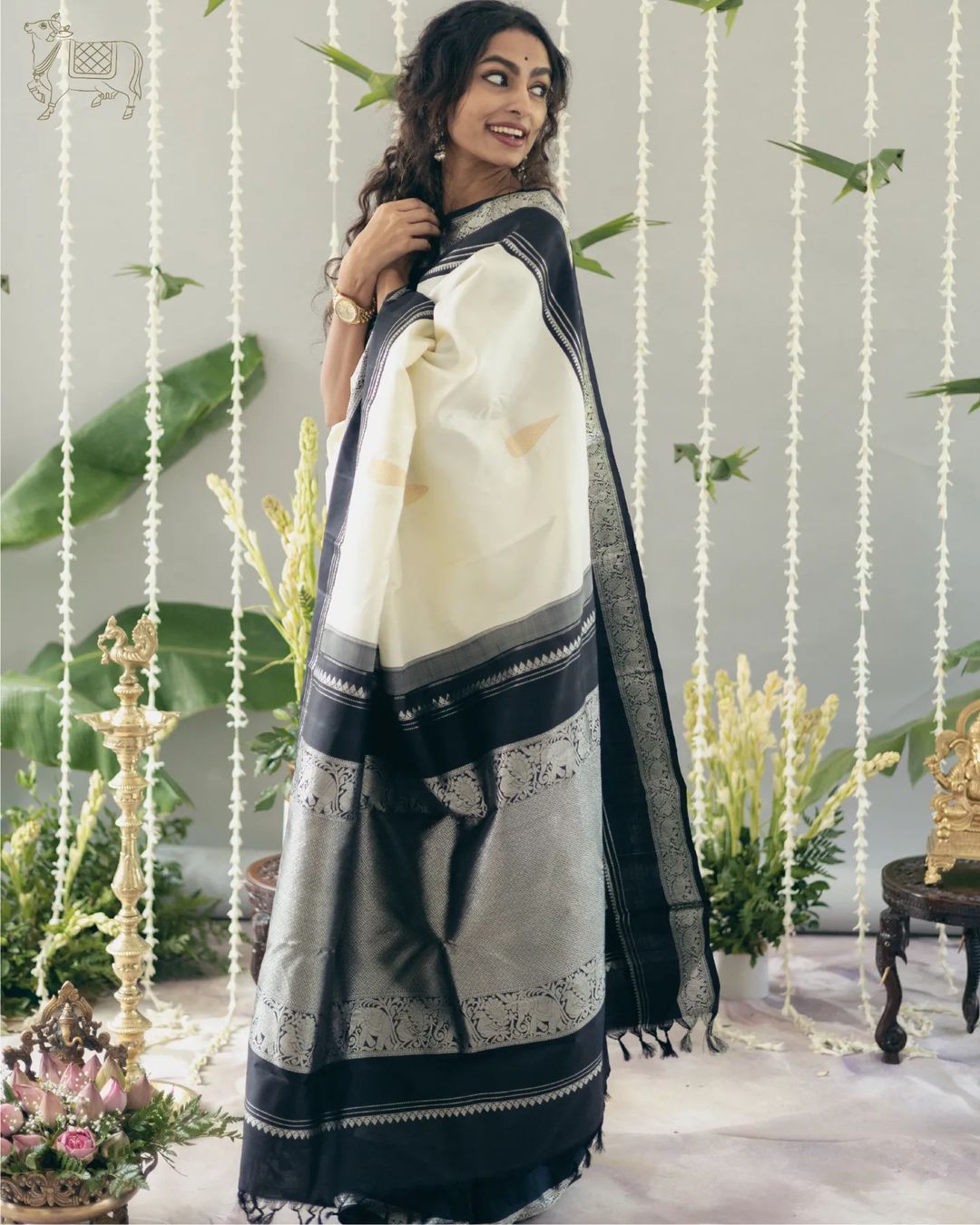 Splendorous Off White Soft Silk Saree With Sophisticated Blouse Piece