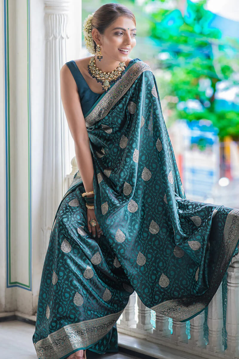 Incredible Rama Soft Silk Saree With Fragrant Blouse Piece