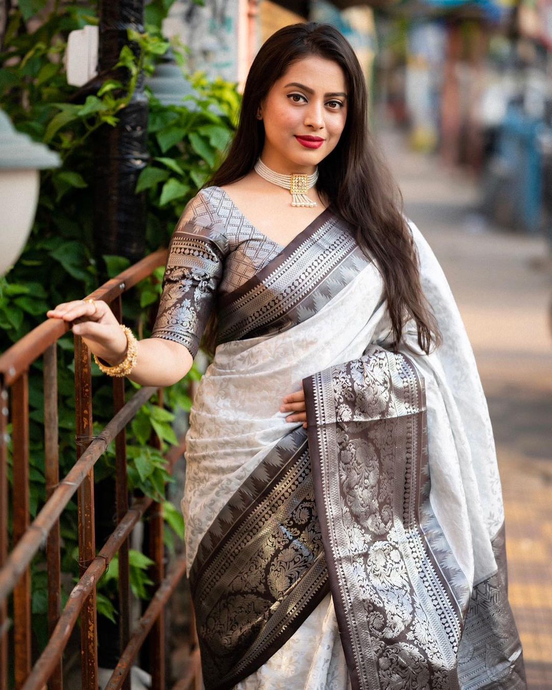 Sumptuous Off White Soft Silk Saree With Beautiful Blouse Piece