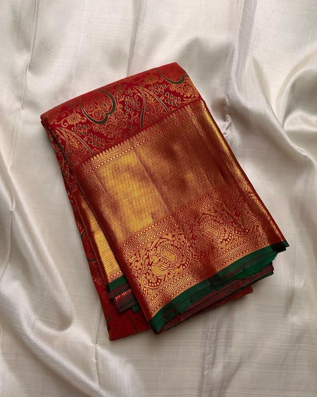 Ephemeral Red Soft Silk Saree With Beauteous Blouse Piece