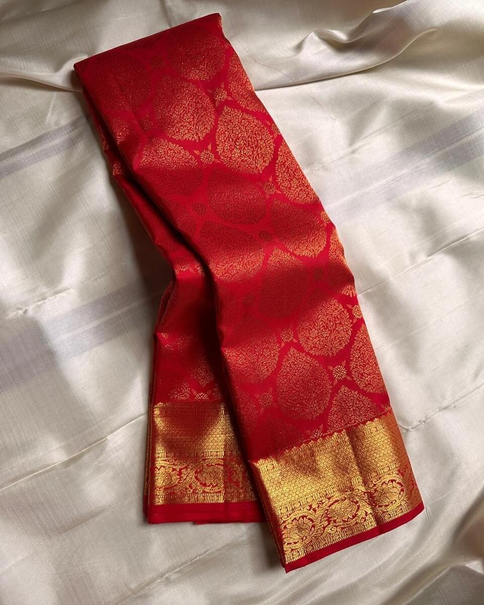 Refreshing Red Soft Banarasi Silk Saree With Sizzling Blouse Piece
