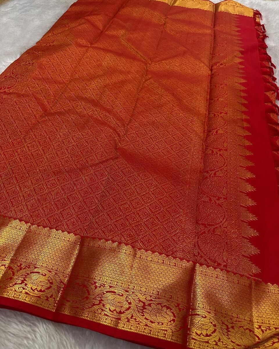 Refreshing Red Soft Banarasi Silk Saree With Sizzling Blouse Piece