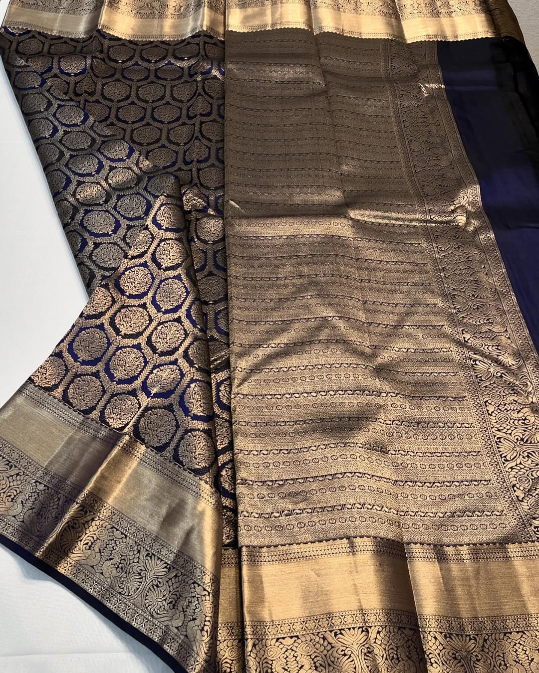 Ethnic Navy Blue Soft Banarasi Silk Saree With Hypnotic Blouse Piece