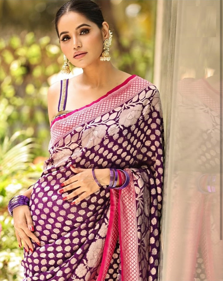 Entrancing Purple Soft Silk Saree With Excellent Blouse Piece