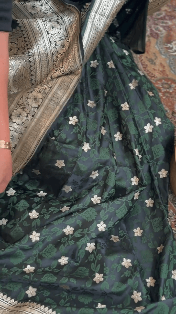 Ephemeral Dark Green Soft Silk Saree With Cynosure Blouse Piece