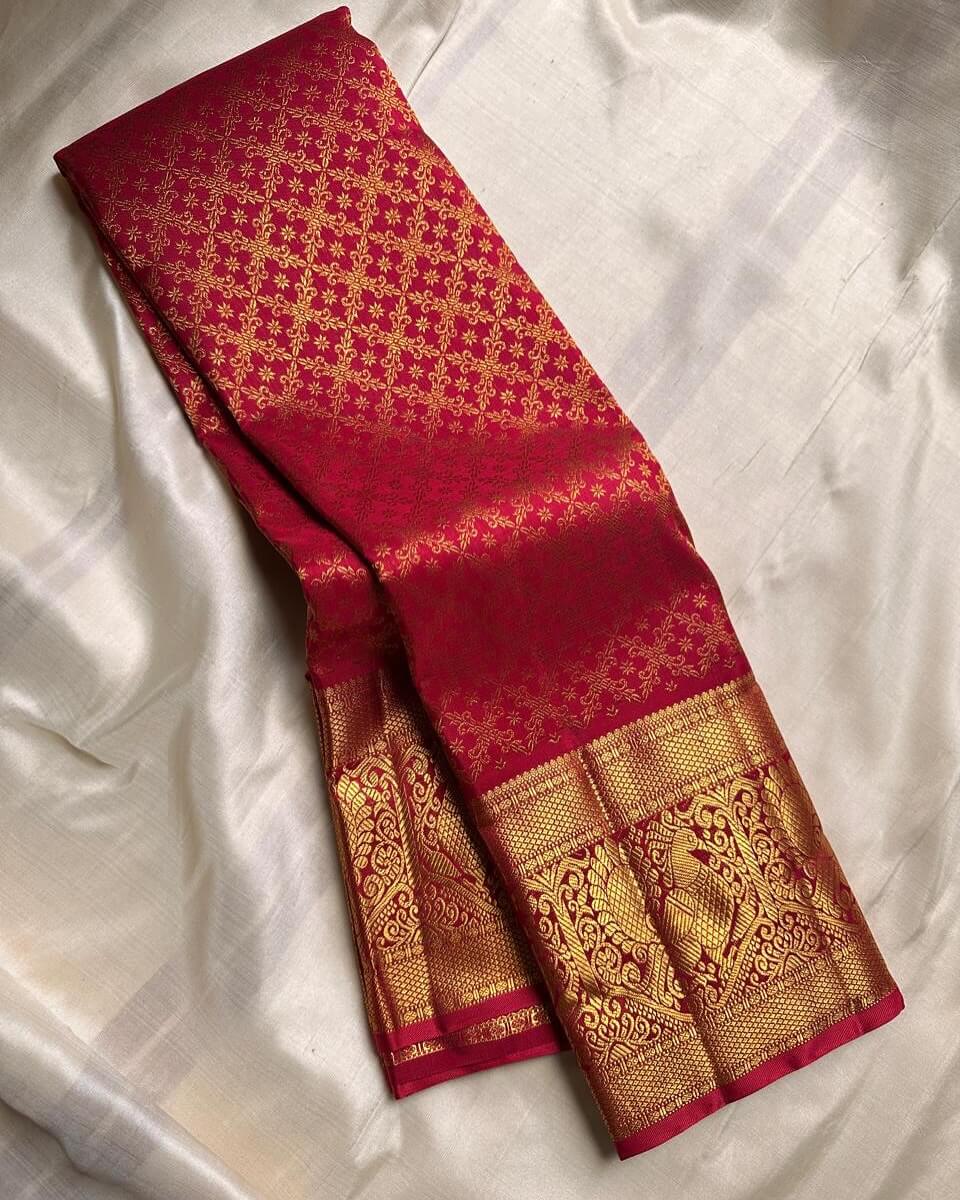 Ineffable Red Soft Banarasi Silk Saree With Ravishing Blouse Piece