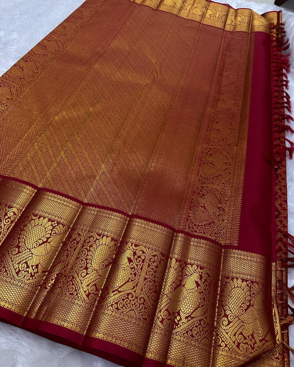 Ineffable Red Soft Banarasi Silk Saree With Ravishing Blouse Piece