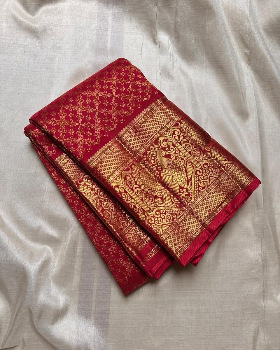 Ineffable Red Soft Banarasi Silk Saree With Ravishing Blouse Piece