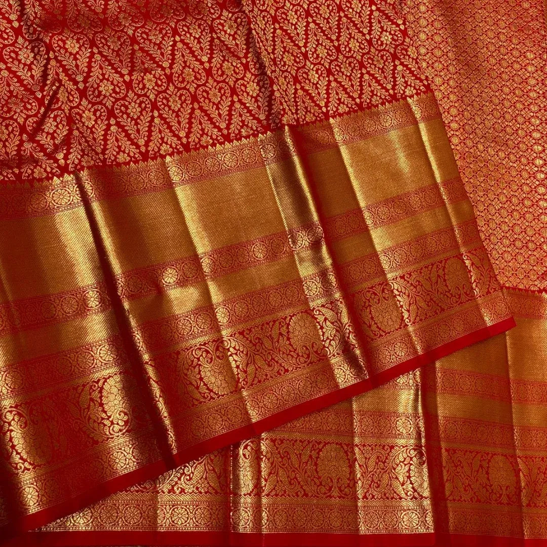 Luminous Red Soft Banarasi Silk Saree With Opulent Blouse Piece