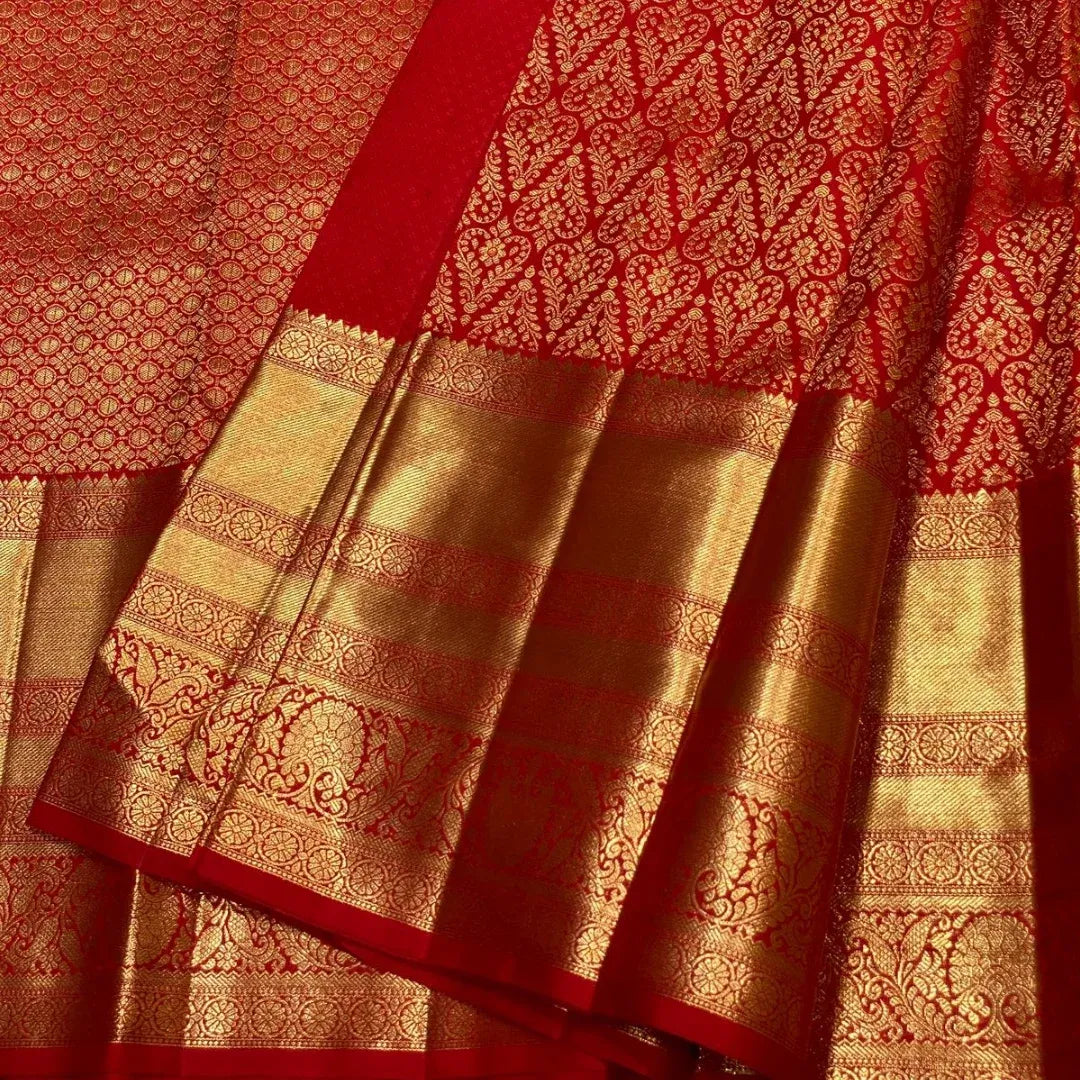 Luminous Red Soft Banarasi Silk Saree With Opulent Blouse Piece