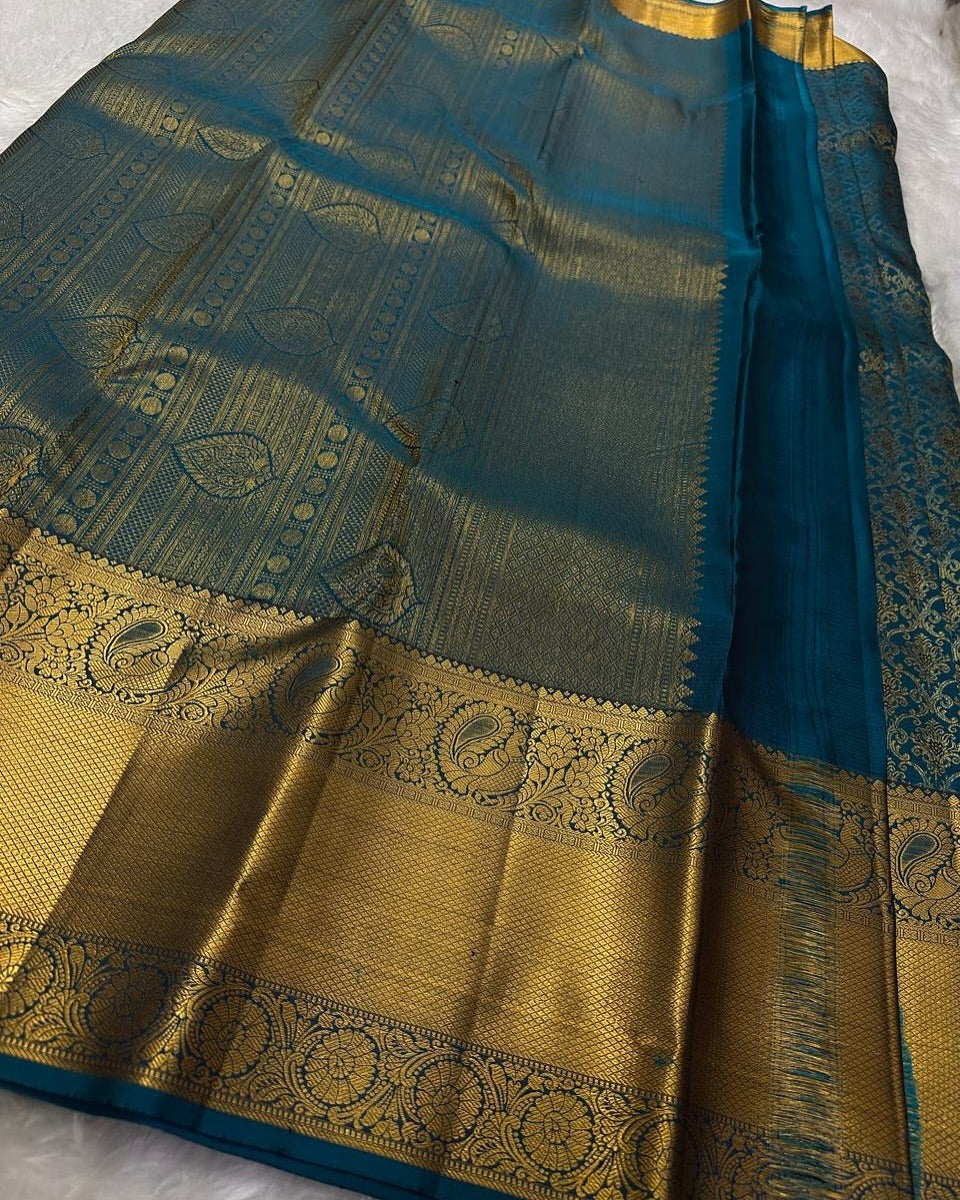 Improbable Rama Soft Banarasi Silk Saree With Amiable Blouse Piece