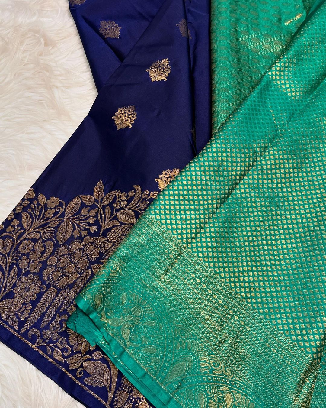 Jubilant Navy Blue Soft Banarasi Silk Saree With Incomparable Blouse Piece