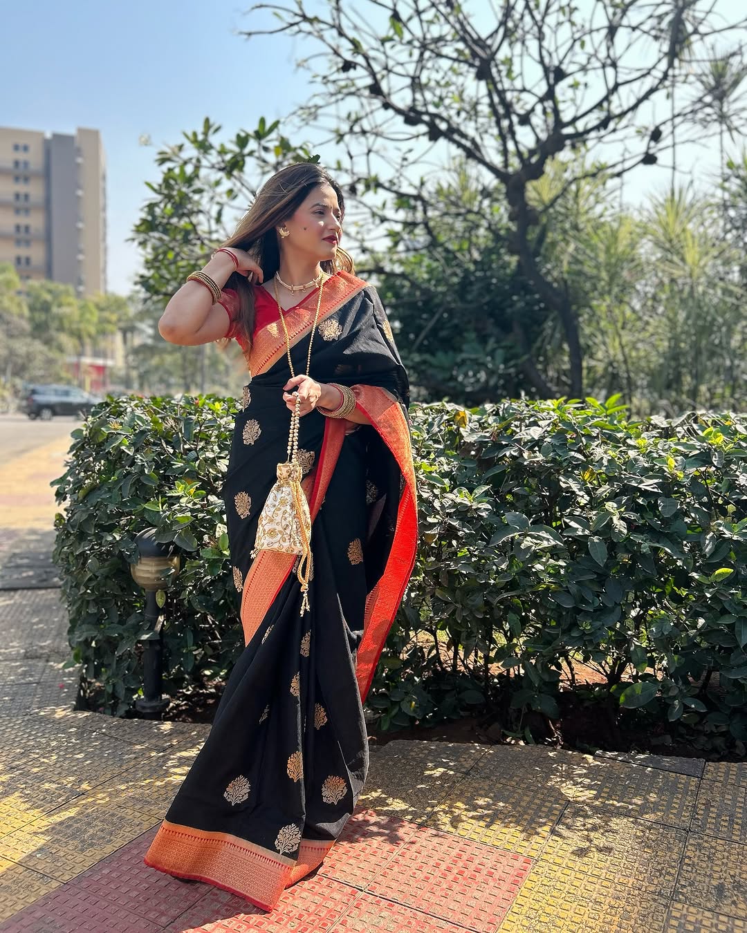 Luxuriant Black Soft Banarasi Silk Saree With Ratatouille Blouse Piece