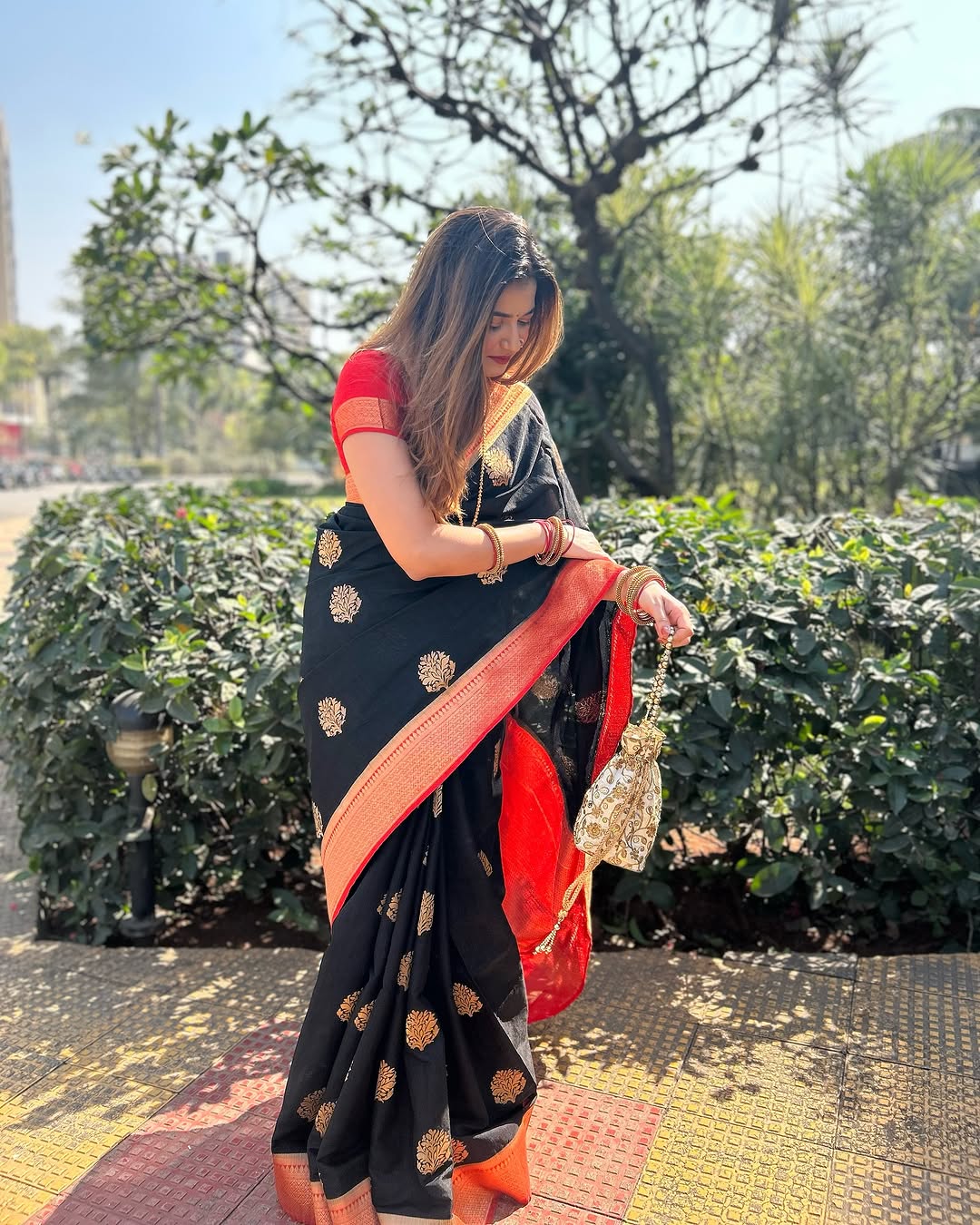 Luxuriant Black Soft Banarasi Silk Saree With Ratatouille Blouse Piece