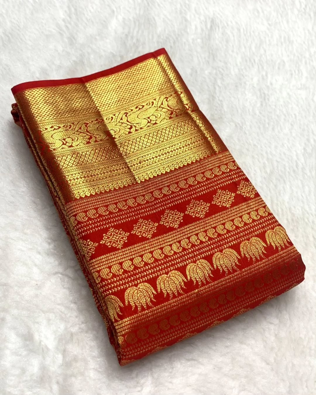 Winsome Red Soft Banarasi Silk Saree With Lassitude Blouse Piece