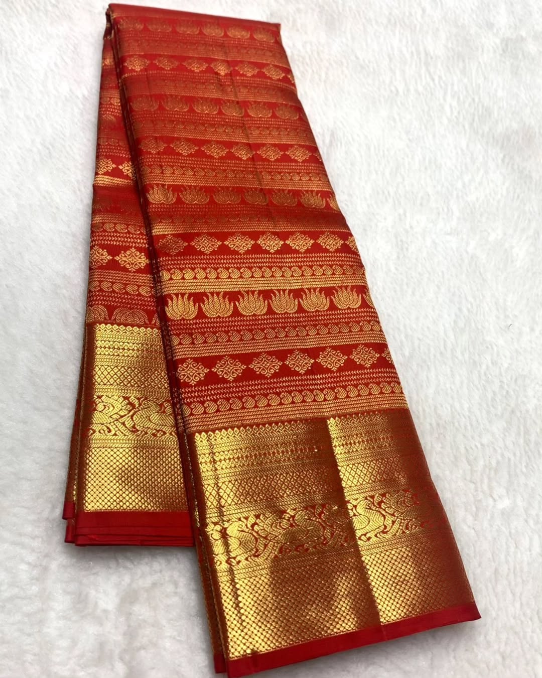 Winsome Red Soft Banarasi Silk Saree With Lassitude Blouse Piece