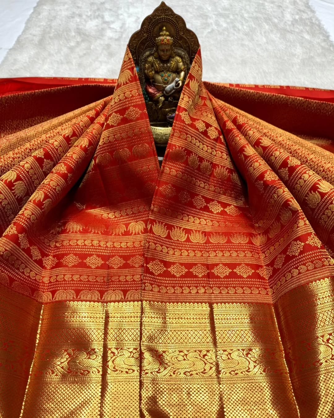 Winsome Red Soft Banarasi Silk Saree With Lassitude Blouse Piece