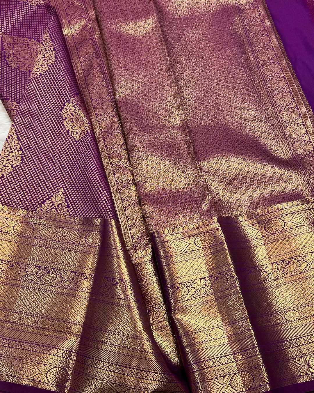 Glittering Purple Soft Banarasi Silk Saree With Mesmeric Blouse Piece