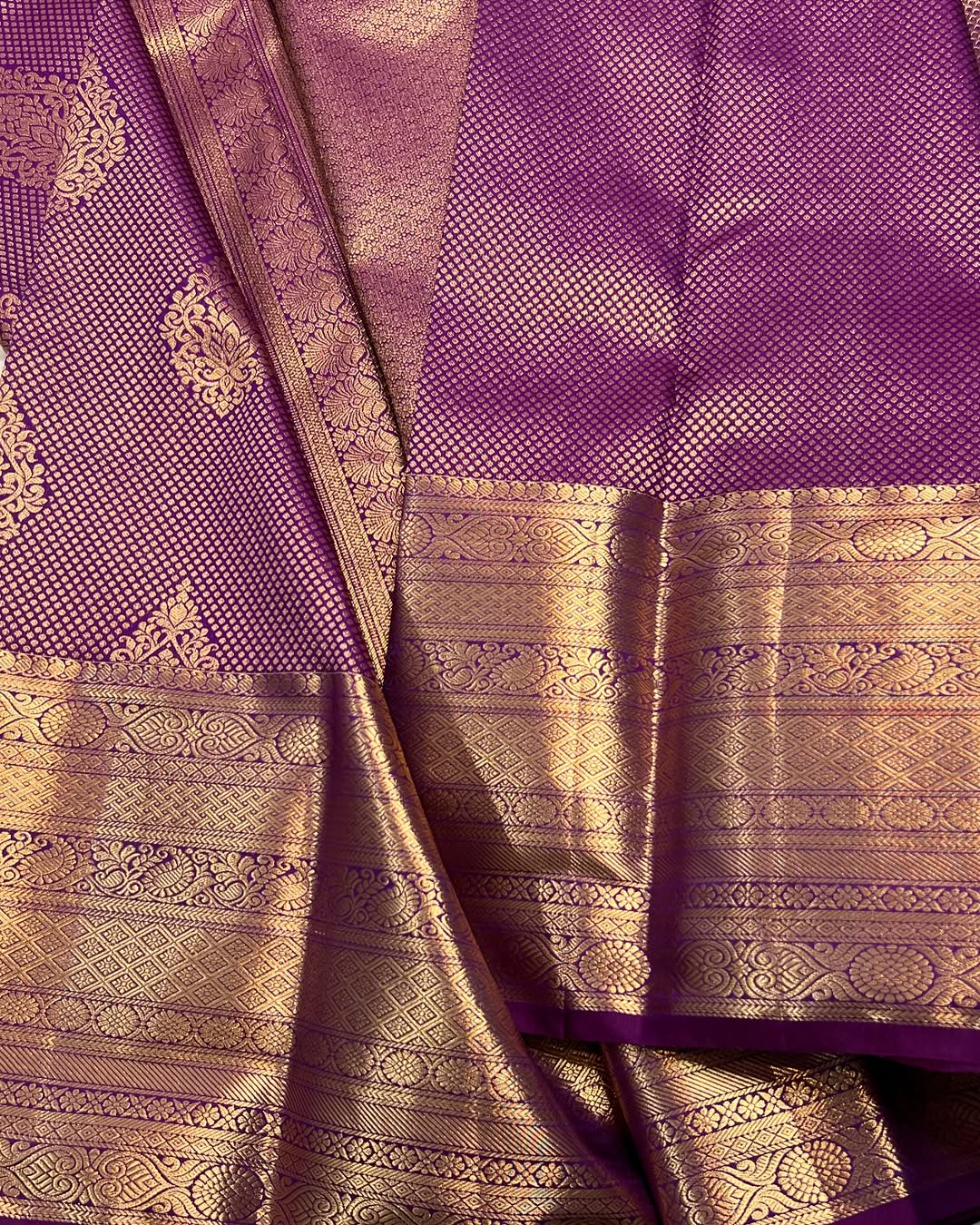 Glittering Purple Soft Banarasi Silk Saree With Mesmeric Blouse Piece