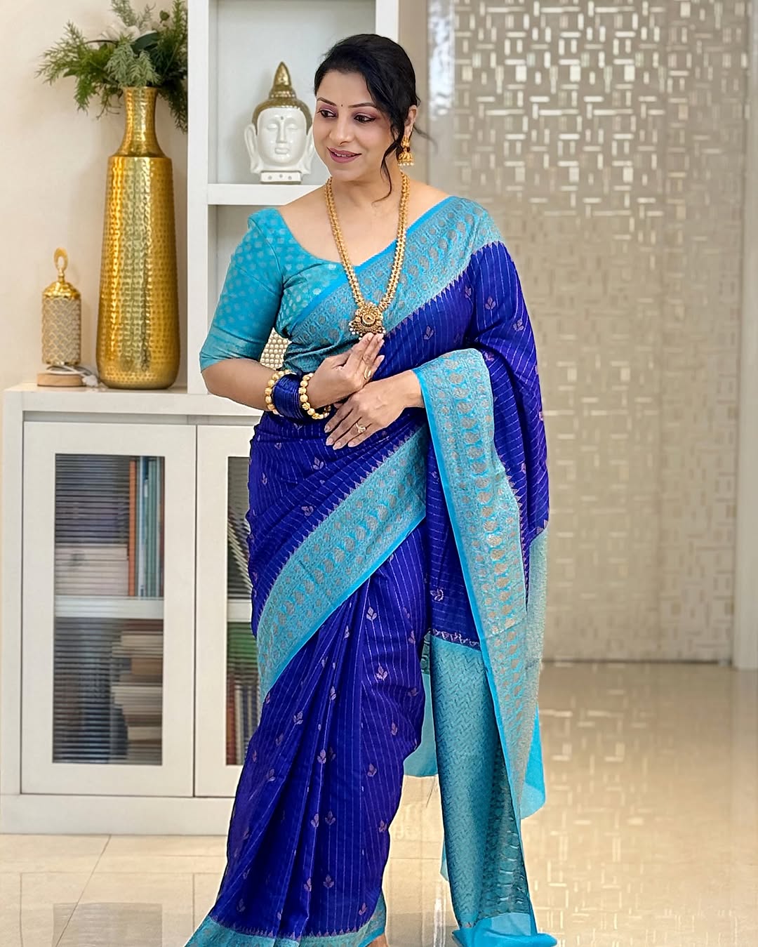 Stylish Blue Soft Silk Saree With Dulcet Blouse Piece