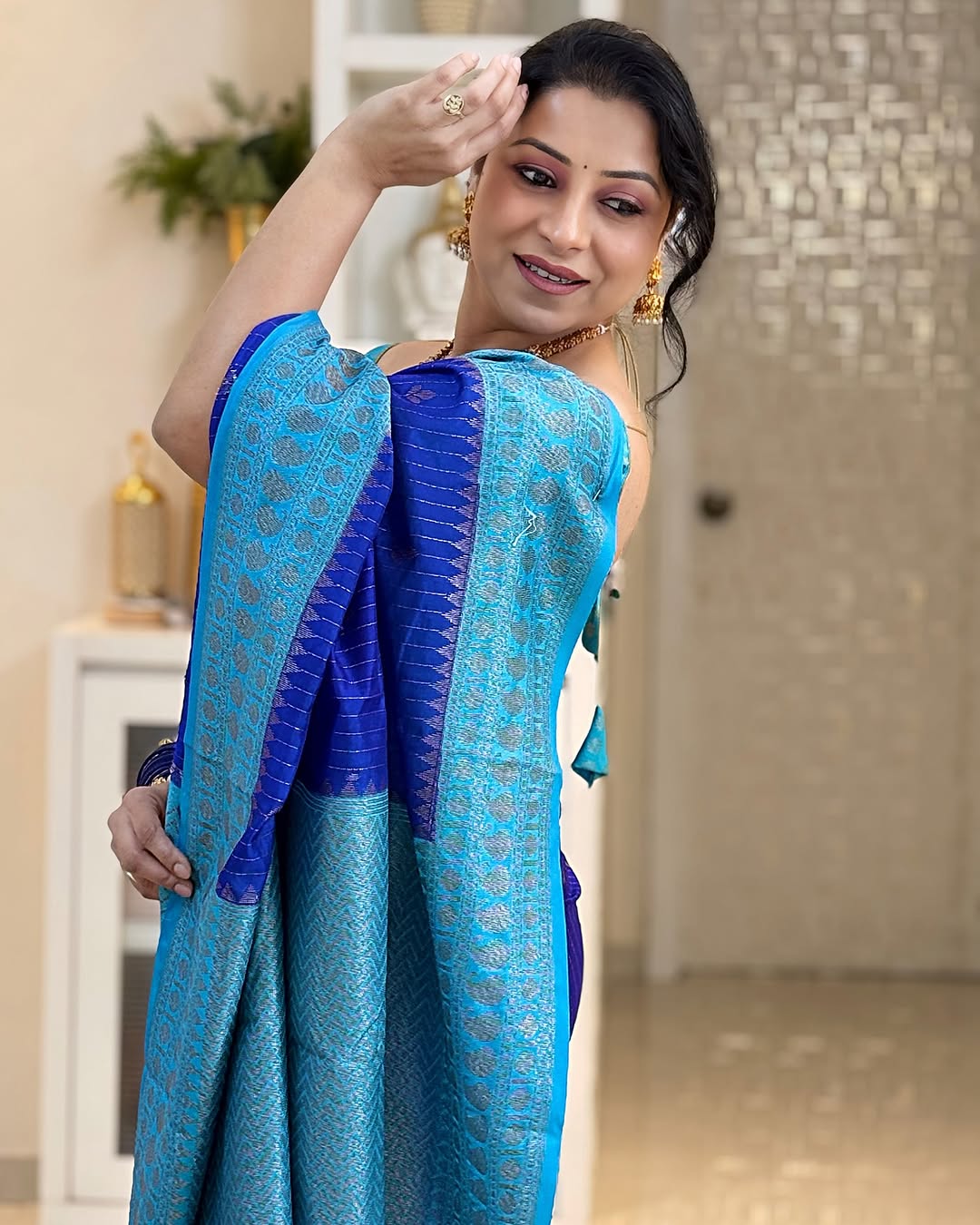 Stylish Blue Soft Silk Saree With Dulcet Blouse Piece