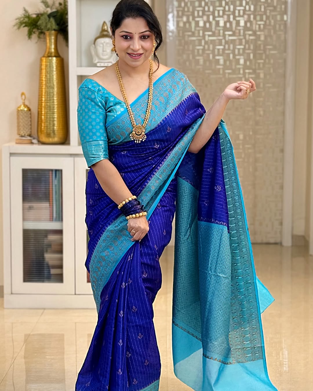 Stylish Blue Soft Silk Saree With Dulcet Blouse Piece