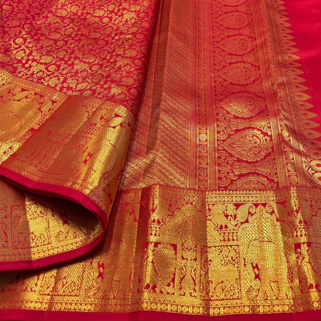 Splendiferous Red Soft Banarasi Silk Saree With Panoply Blouse Piece
