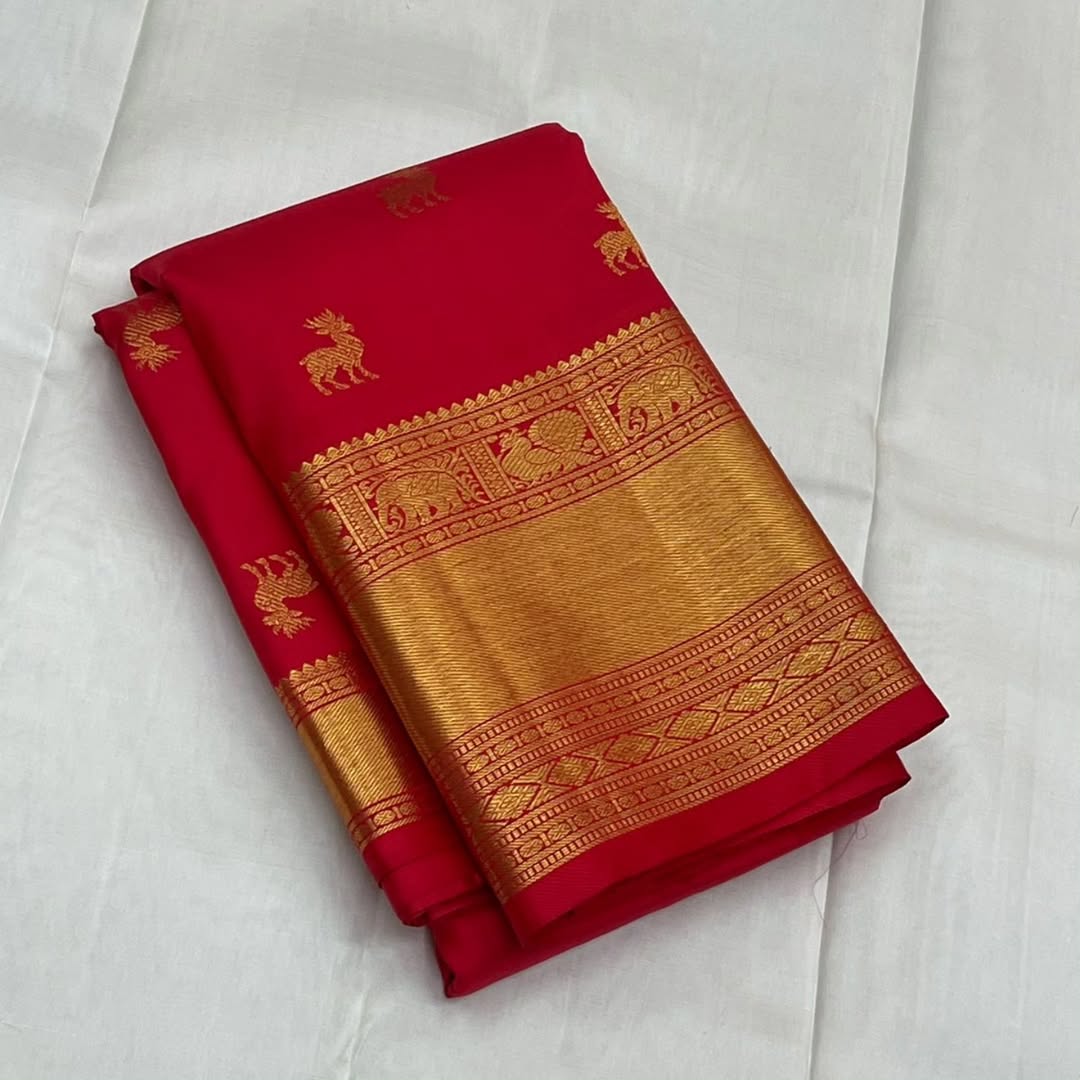 Desiring Red Soft Banarasi Silk Saree With Enticing Blouse Piece