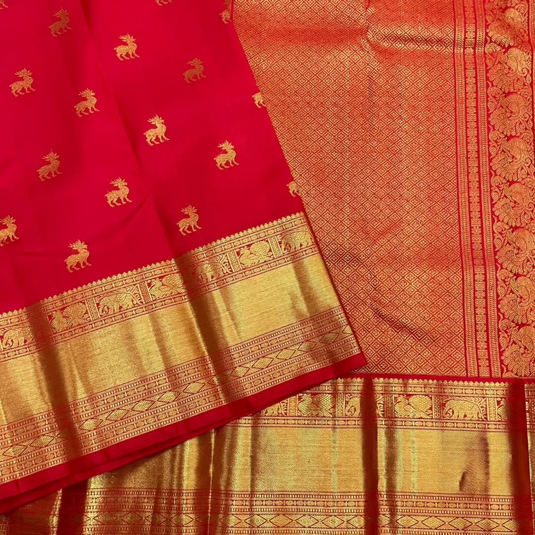 Desiring Red Soft Banarasi Silk Saree With Enticing Blouse Piece