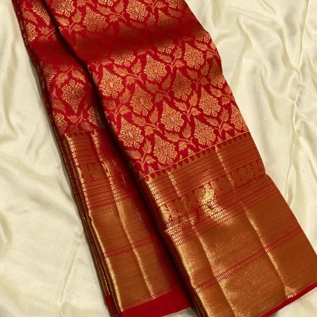 Proficient Red Soft Banarasi Silk Saree With Bucolic Blouse Piece
