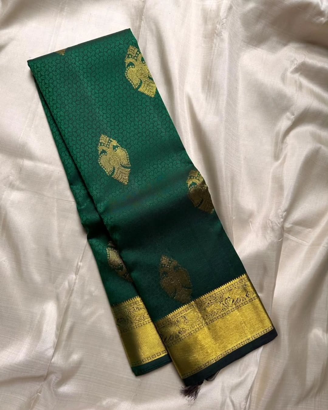 Traditional Dark Green Soft Banarasi Silk Saree With Inimitable Blouse Piece