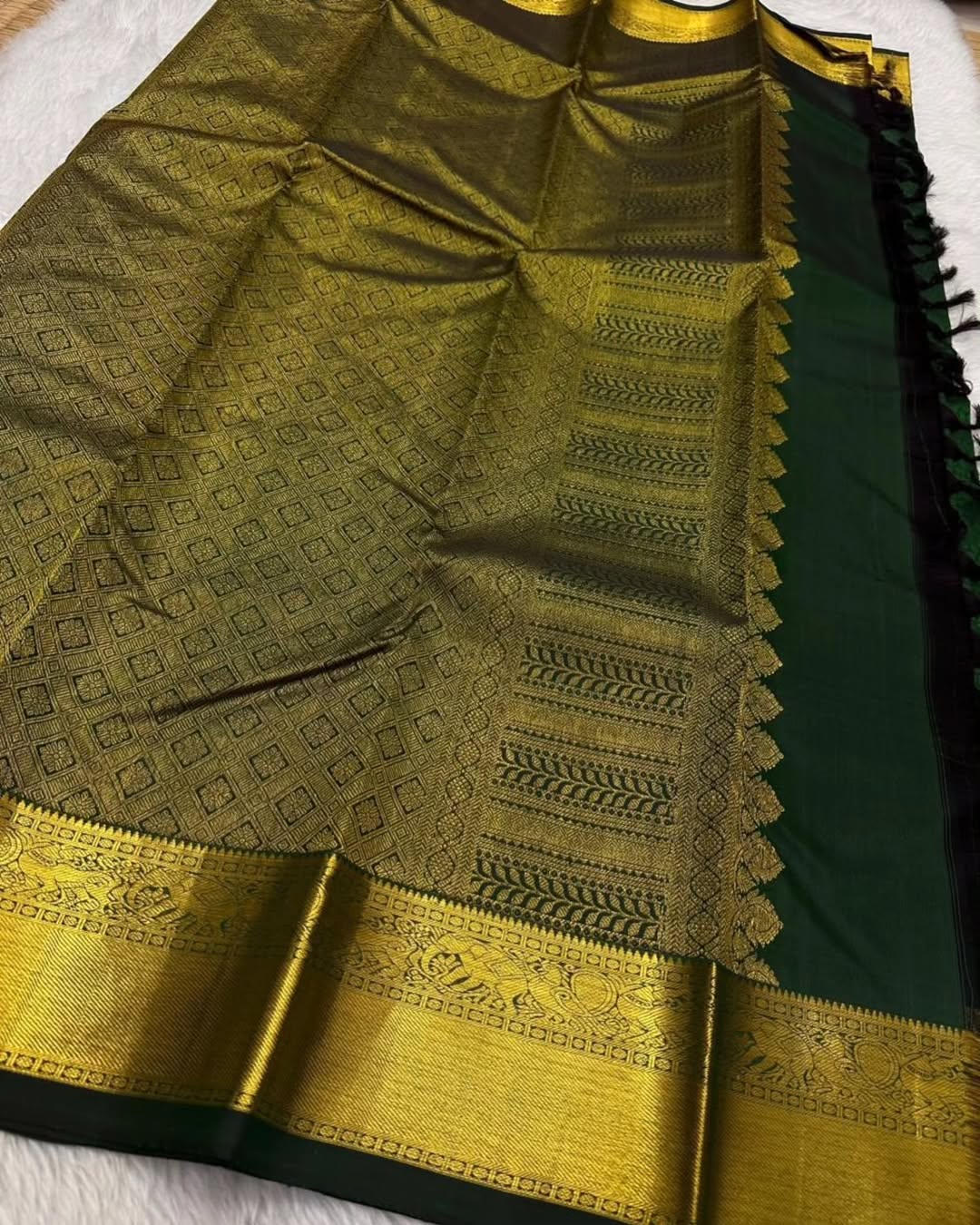 Traditional Dark Green Soft Banarasi Silk Saree With Inimitable Blouse Piece