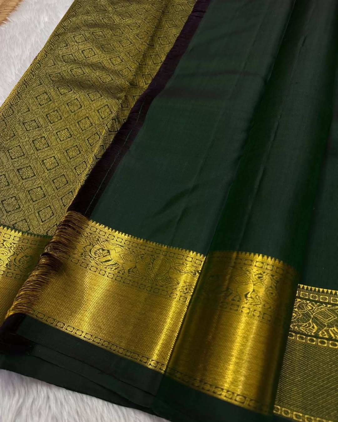 Traditional Dark Green Soft Banarasi Silk Saree With Inimitable Blouse Piece