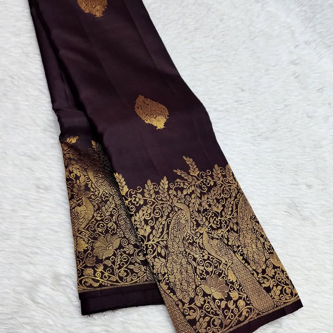 Alluring Purple Soft Banarasi Silk Saree With Unique Blouse Piece