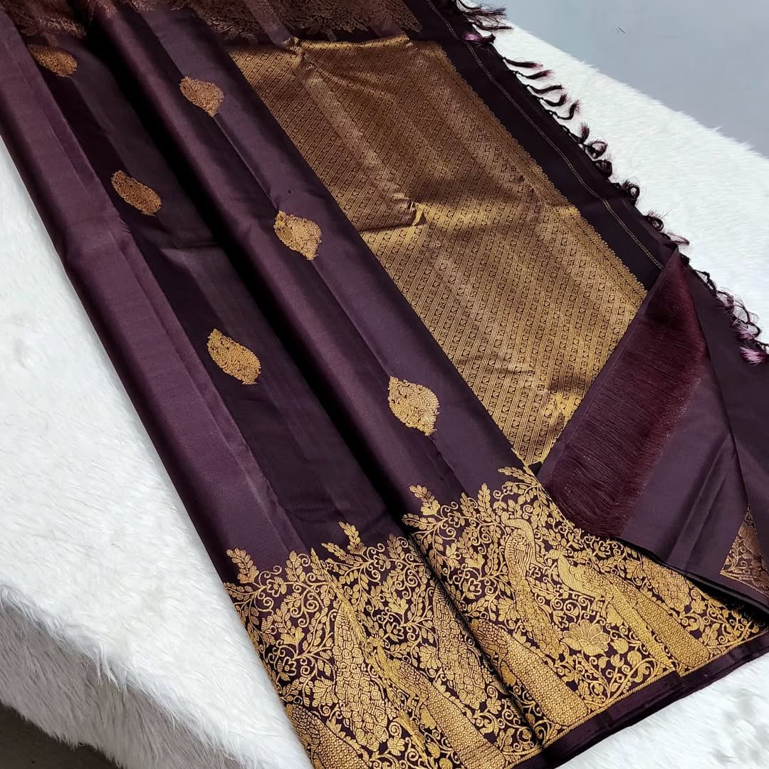 Alluring Purple Soft Banarasi Silk Saree With Unique Blouse Piece