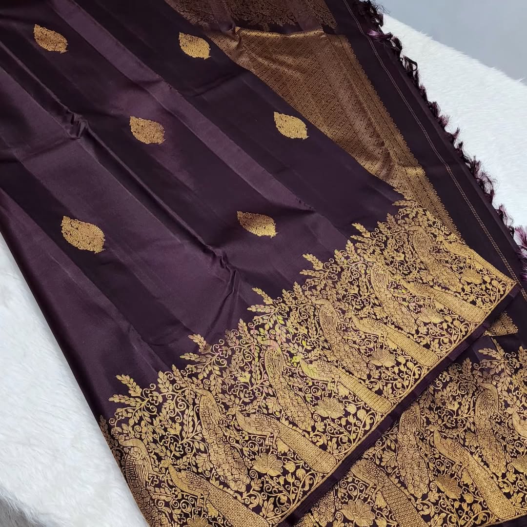 Alluring Purple Soft Banarasi Silk Saree With Unique Blouse Piece