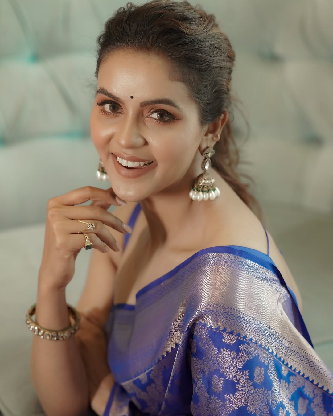 Intricate Royal Blue Soft Banarasi Silk Saree With Confounding Blouse Piece