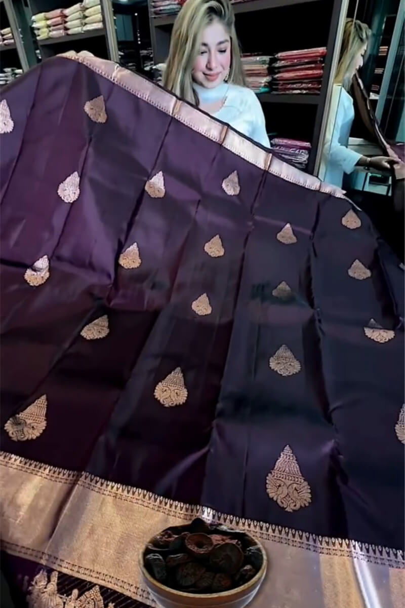 Luxuriant Purple Soft Banarasi Silk Saree With Enthralling Blouse Piece