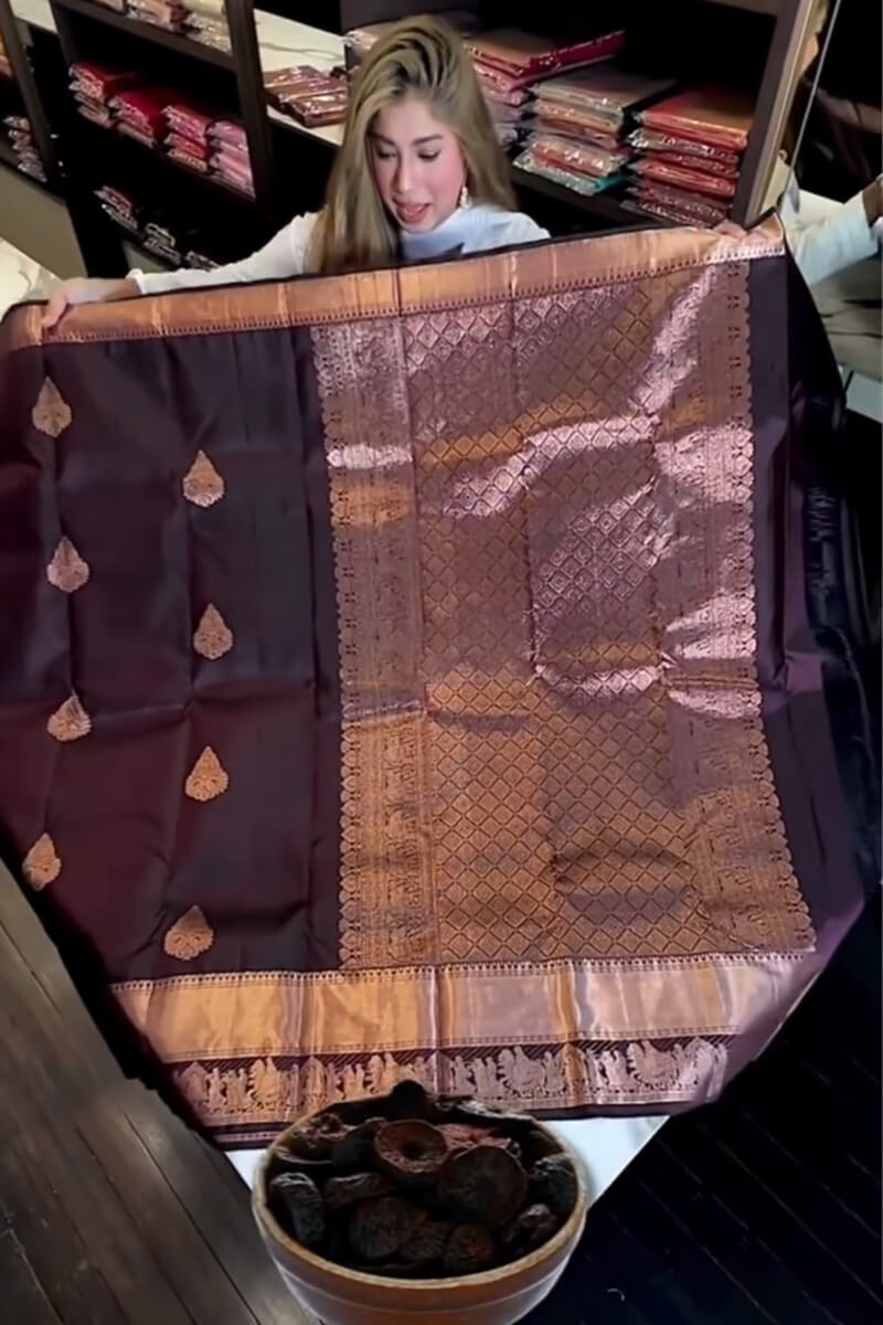 Luxuriant Purple Soft Banarasi Silk Saree With Enthralling Blouse Piece